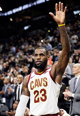 LeBron James of Cavaliers acknowledges cheering fans at the end of the first quarter Tuesday night after he scored a basket to reach 30,000 career points in a game against the Spurs in San Antonio.