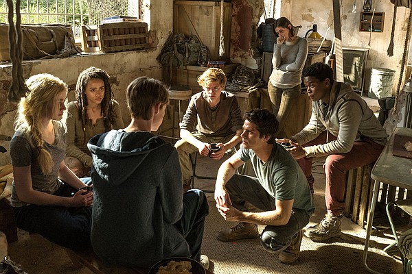  Maze Runner 2: Scorch Trials : Ball, Wes, O'Brien, Dylan,  Scodelario, Kaya, Brodie-Sangster, Thomas, Esposito, Giancarlo, Emmanuel,  Nathalie, Gillen, Aidan, Clarkson, Patricia, Lee, Ki Hong, McNamara,  Katherine, Pepper, Barry: Movies 