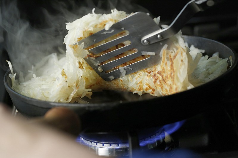 Potatoes are browned on a skillet to make hash browns Tuesday Jan. 12, 2016. Styled by Lisa Schumacher. (Michael Tercha/Chicago Tribune/TNS)