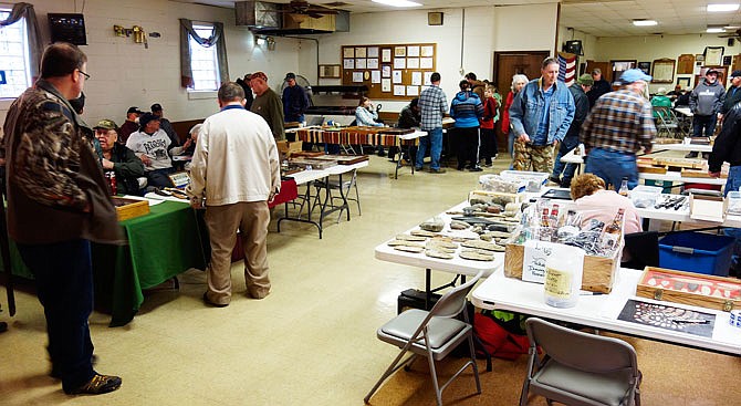  A steady stream of people came to the Early Man Artifacts & Antique Gun Show at the Fulton VFW Post 2657 on the weekend.