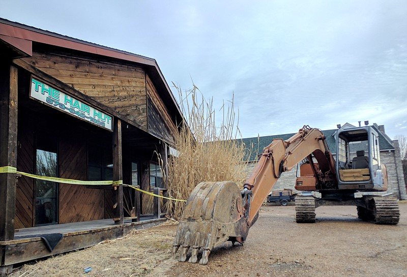 <p>Helen Wilbers/For the News Tribune</p><p>Construction equipment waits to tear down the building at 116 W. 6th St. in Fulton, which once held The Hair Hut and New Beginnings Church of Christ’s food pantry. The building was badly smoke-damaged during a September fire. Court Street United Methodist Church now hosts its own monthly food pantry to replace New Beginnings’.</p>