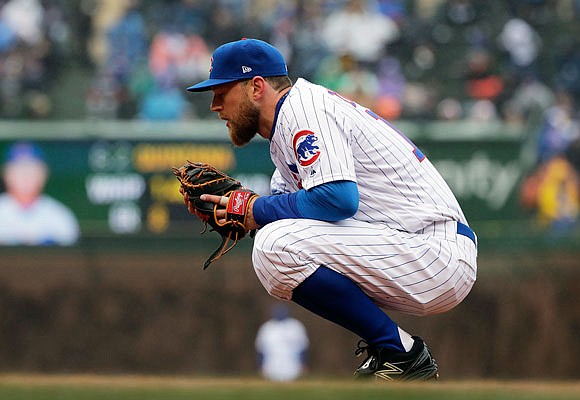 Cubs' Ben Zobrist asks MLB why he can't wear black cleats now