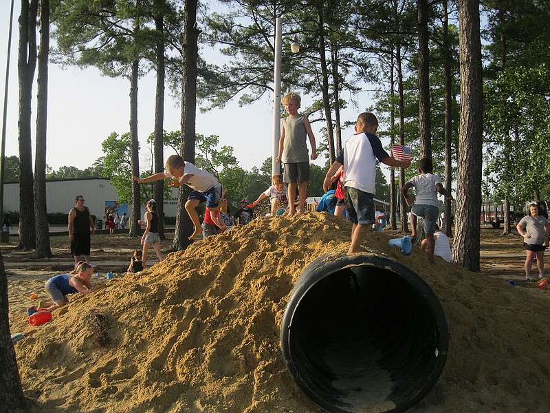 Sparks In The Park Fun Draws Crowd | Texarkana Gazette