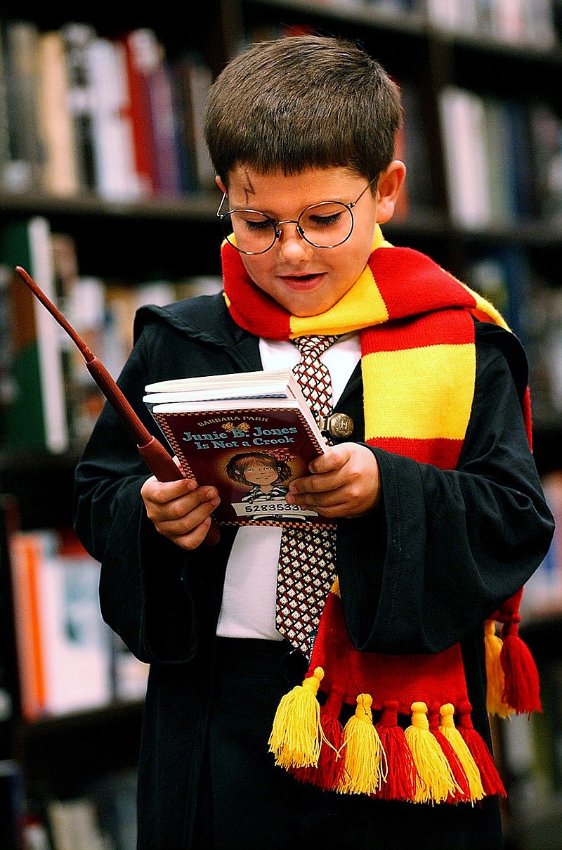 Chase Sizemore of Mooresville, N.C., awaits the release of a  "Harry Potter and the Order of the Phoenix" at the Barnes & Noble in Huntersville, N.C. (Wendy Yang/Charlotte Observer/TNS)