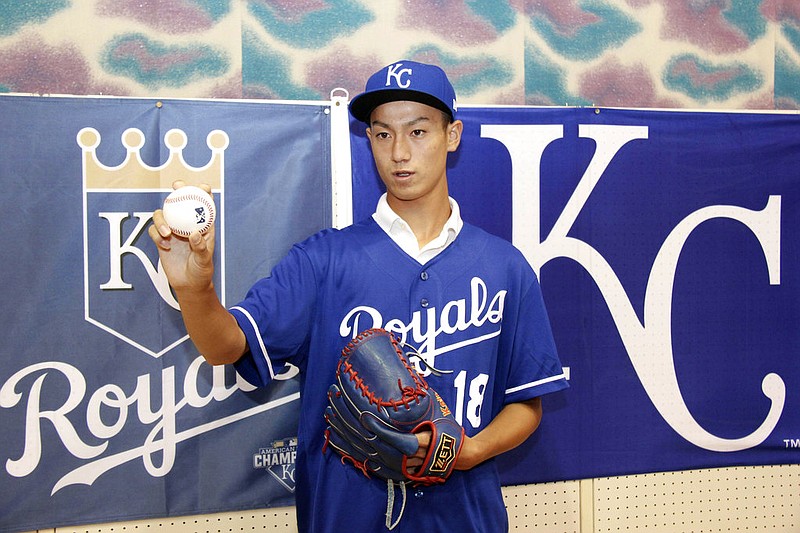 royals-sign-16-year-old-japanese-pitcher-out-of-junior-high