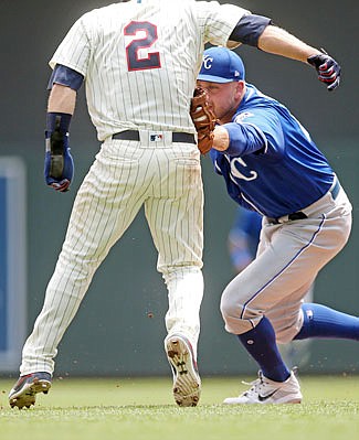 Royals first baseman Lucas Duda tags out Brian Dozier of the Twins during a rundown in the third inning of Wednesday afternoon's game in Minneapolis.