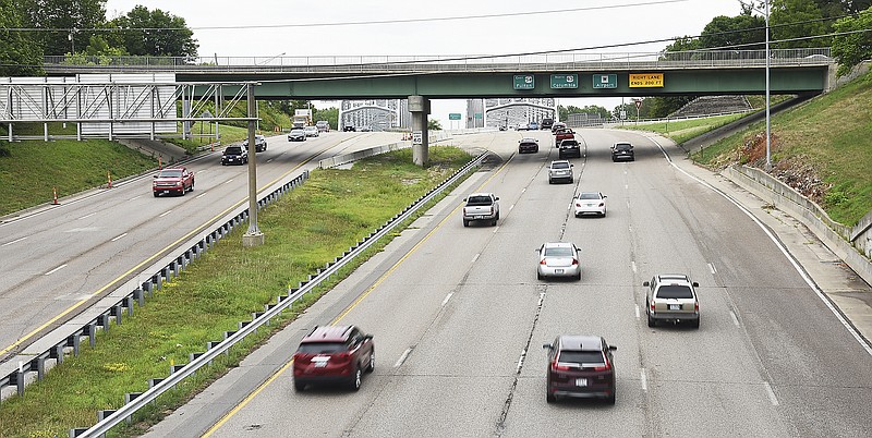 Julie Smith/News Tribune
Westbound, on left side, and eastbound traffic pass under the West Main Street overpass Thursday evening. 