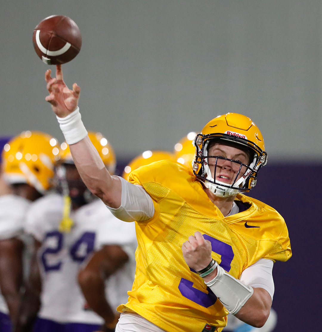 Football Signs Graduate Transfer QB Joe Burrow – LSU