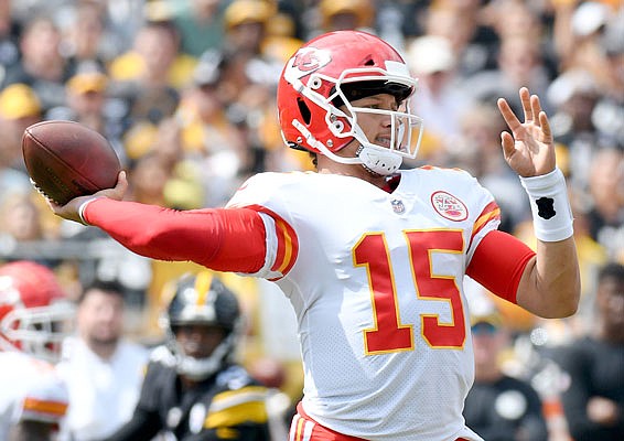 Chiefs quarterback Patrick Mahomes throws a pass during Sunday's game against the Steelers in Pittsburgh.