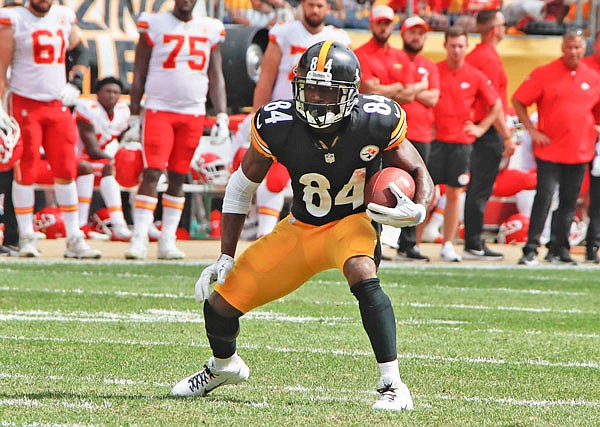 Steelers wide receiver Antonio Brown looks to make a move upfield during Sunday afternoon's game against the Chiefs in Pittsburgh.