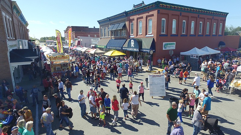 People enjoy the 2017 Eldon Turkey Festival.