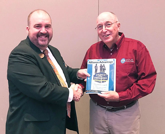 Mayor Benton receives utility award Fulton Sun