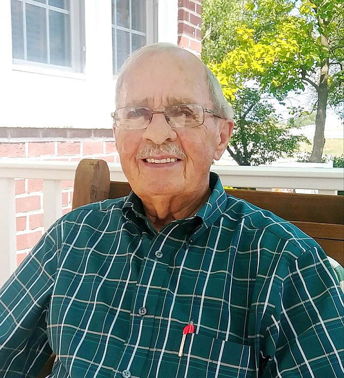 Emil Fischer, Jefferson City, enlisted in the U.S. Air Force in 1952 and completed a four-year enlistment at a number of air bases, including one in Morocco. He later retired from the International Brotherhood of Electrical Workers Local 257.
