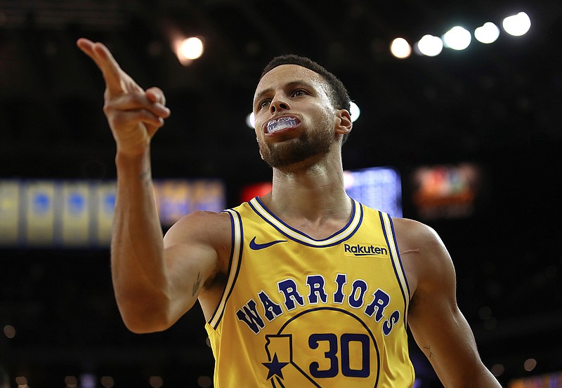 Curry dazzles for 51 points Texarkana Gazette