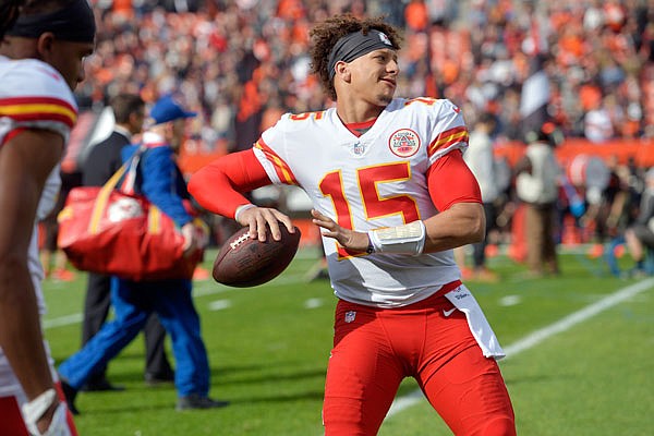 Chiefs quarterback Patrick Mahomes warms up before last Sunday's game against the Browns in Cleveland.