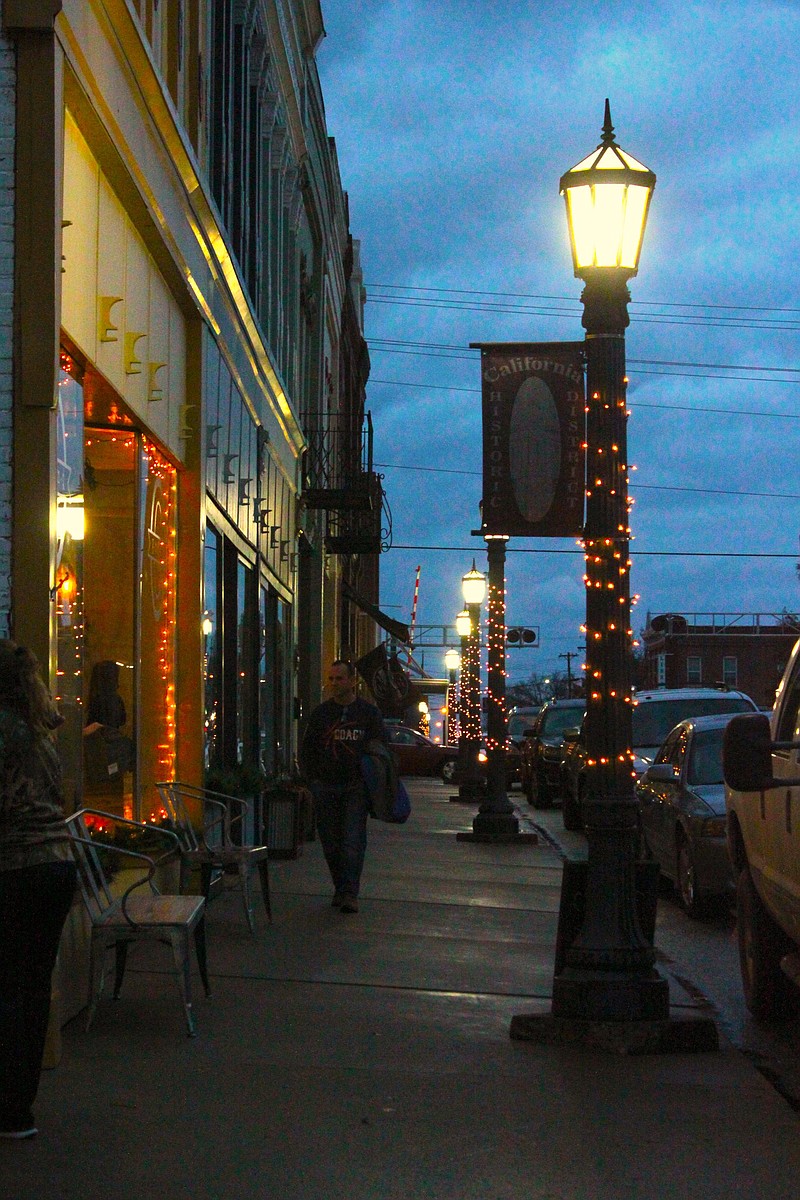 City streetlights line California's Oak Street on Dec. 1, 2018, welcoming shoppers to window shop just before the Christmas California Style parade.