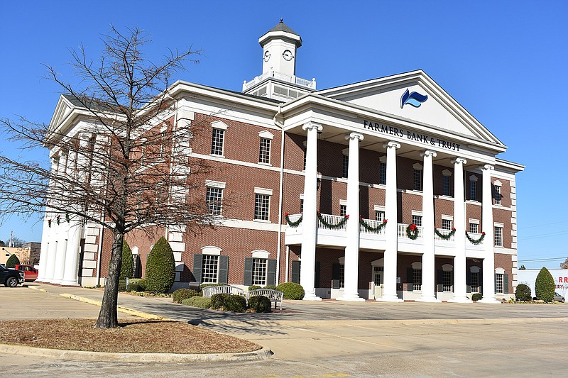 The Farmers Bank & Trust in Hope, Ark., will serve as the county courthouse after renovations are completed. 
