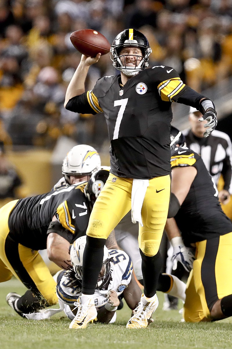 Pittsburgh Steelers quarterback Ben Roethlisberger (7) plays in an NFL football game against the Los Angeles Chargers, Sunday, Dec. 2, 2018, in Pittsburgh. (AP Photo/Don Wright)