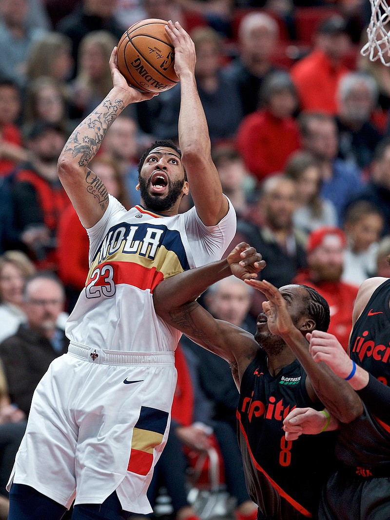 New Orleans Pelicans forward Anthony Davis, left, shoots next to Portland Trail Blazers forward Al-Farouq Aminu during the first half of an NBA basketball game in Portland, Ore., Friday, Jan. 18, 2019. (AP Photo/Craig Mitchelldyer)