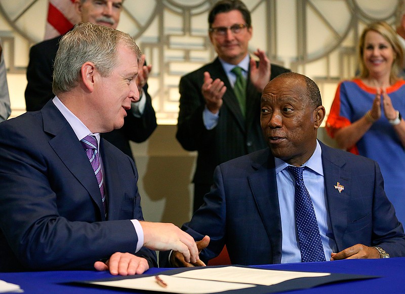 In this Thursday, Aug. 17, 2017 photo Central Texas President Tim Keith, left, and Houston Mayor Sylvester Turner shake hands after signing the "memorandum of understanding" for support of construction of a high-speed rail system that would connect the city with Dallas in Houston. ( Godofredo A. Vasque/Houston Chronicle via AP)