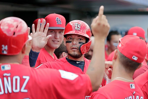 Yadier Molina to undergo knee surgery