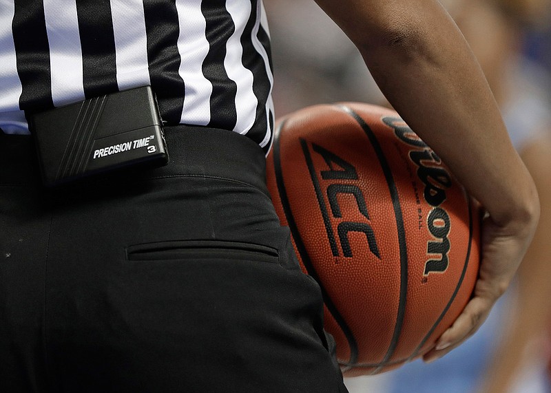 Basketball referees using clock tech to get it right Texarkana Gazette