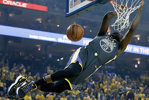 Draymond Green of the Warriors dunks during Thursday night's game against the Trail Blazers in Oakland, Calif.