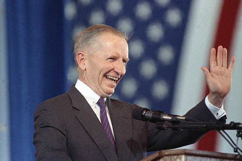 In this undated 1992 photo, businessman and U.S. presidential candidate H. Ross Perot, of Texas, waves. Perot, the Texas billionaire who twice ran for president, has died, a family spokesperson said Tuesday, July 9, 2019. He was 89.  (AP Photo/File)
