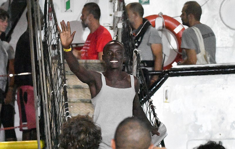 Migrants Exit Rescue Ship In Italy After 19 Day Standoff