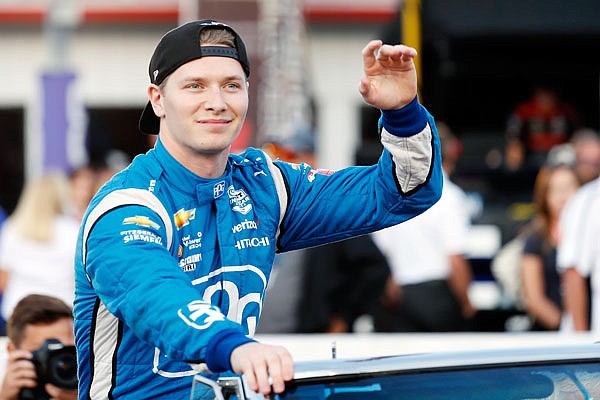 Josef Newgarden will take the IndyCar points lead into Sunday's final race of the season.