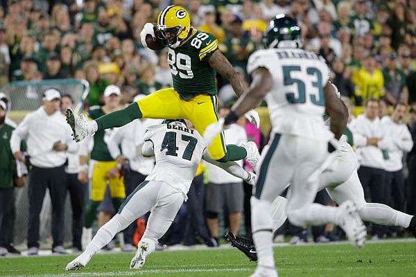 Philadelphia Eagles pick off Rodgers' late pass to beat Green Bay Packers, NFL