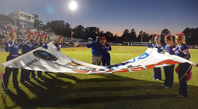 Here's how the game-opening Linden-Kildare banner looks from the football players' view. Cheerleaders, who made the banner, include Maddy Ebarb, Hayley Mason, Kaitlyn Small, Allie Smallwood, Linzy Callaway, Alayna Mason, Sydney Hampton, Jayci Smallwood, Kendall Wells and Grace Broussard.