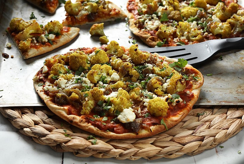 Roasted cauliflower pizza on naan with shallots, crumbled goat cheese and fresh cilantro. Styled by Shannon Kinsella. (Abel Uribe/Chicago Tribune/TNS) 