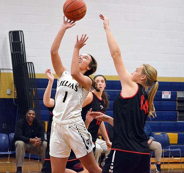 Helias girls active during scrimmages at Jamboree