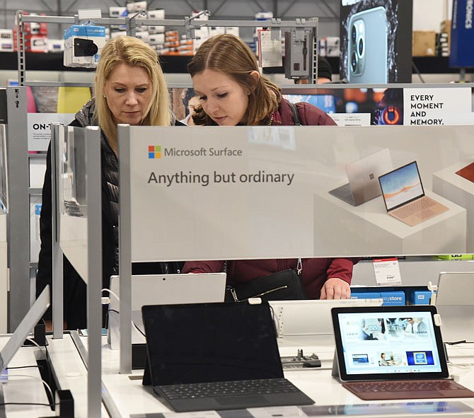 Jefferson City shoppers hit big, small retailers on Black Friday