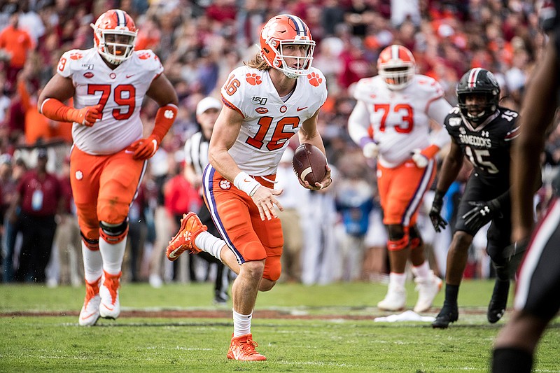 Lawrence, Clemson dominate South Carolina, 38-3 | Texarkana Gazette