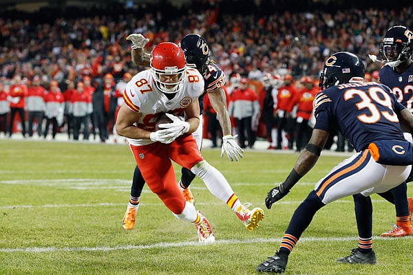 Mahomes Throws 2 TDs, Runs For 1 As Chiefs Beat Bears 26-3 | Jefferson ...