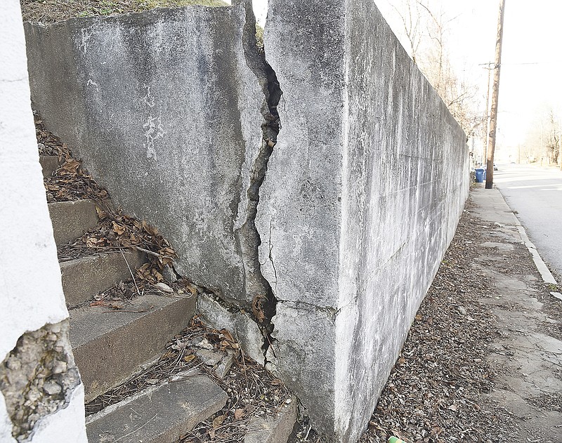 The Jefferson City Council voted on the construction contract for East High Street improvements, which includes the retaining wall and sidewalk repairs along the stretch of East High Street from Locust Street to East McCarty.