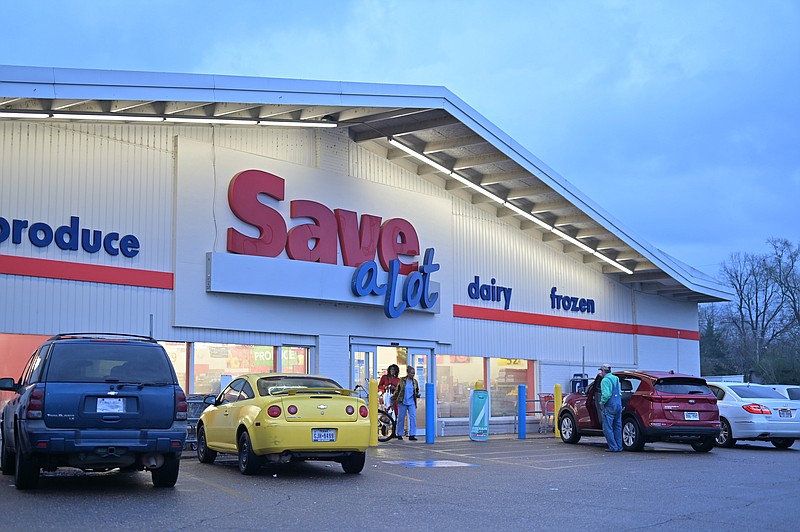 A lawsuit filed Tuesday in a Texarkana federal court accuses the owner of Sav-A-Lot grocery stores of failing to pay hourly workers time-and-a-half for hours worked in excess of 40 per week.
