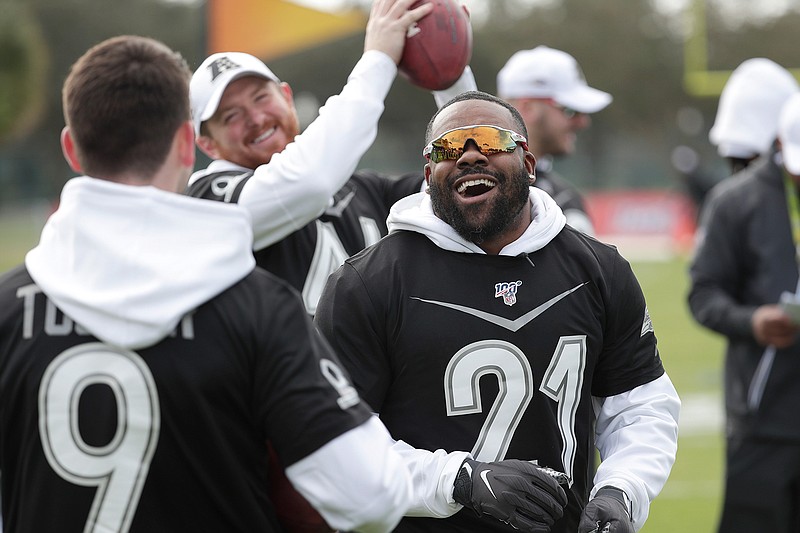 Baltimore Ravens kicker Justin Tucker (9), long snapper Morgan Cox, center, and running back Mark Ingram joke around during an NFC practice for the NFL Pro Bowl football game Wednesday, Jan. 22, 2020, in Kissimmee, Fla. (AP Photo/John Raoux)