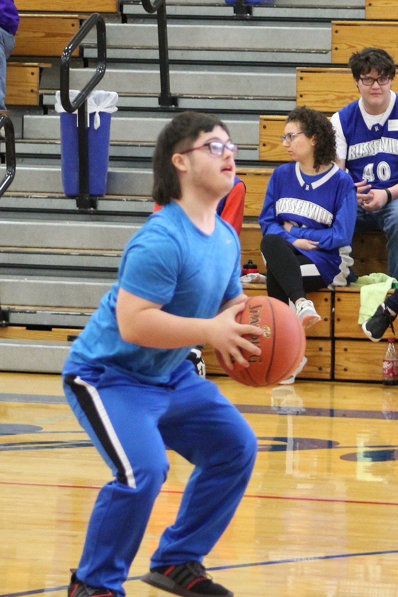 <p>Submitted</p><p>Athlete Jack Warren gets ready to make a basket.</p>