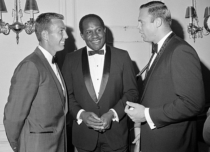 Chicago Bears' Mike Pyle, right, president of the NFL Players Association, chats with Bart Starr, left, and Willie Davis, both of the Green Bay Packers, at an awards dinner in Chicago, July 9, 1967. Starr and Davis are candidates for the Byron R. White Award which goes to the NFL player "contributing most to his team, league and community." Awards was named for the former All-America and NFL star who currently is a U.S. Supreme Court associate justice. (AP Photo/Charles Harrity)