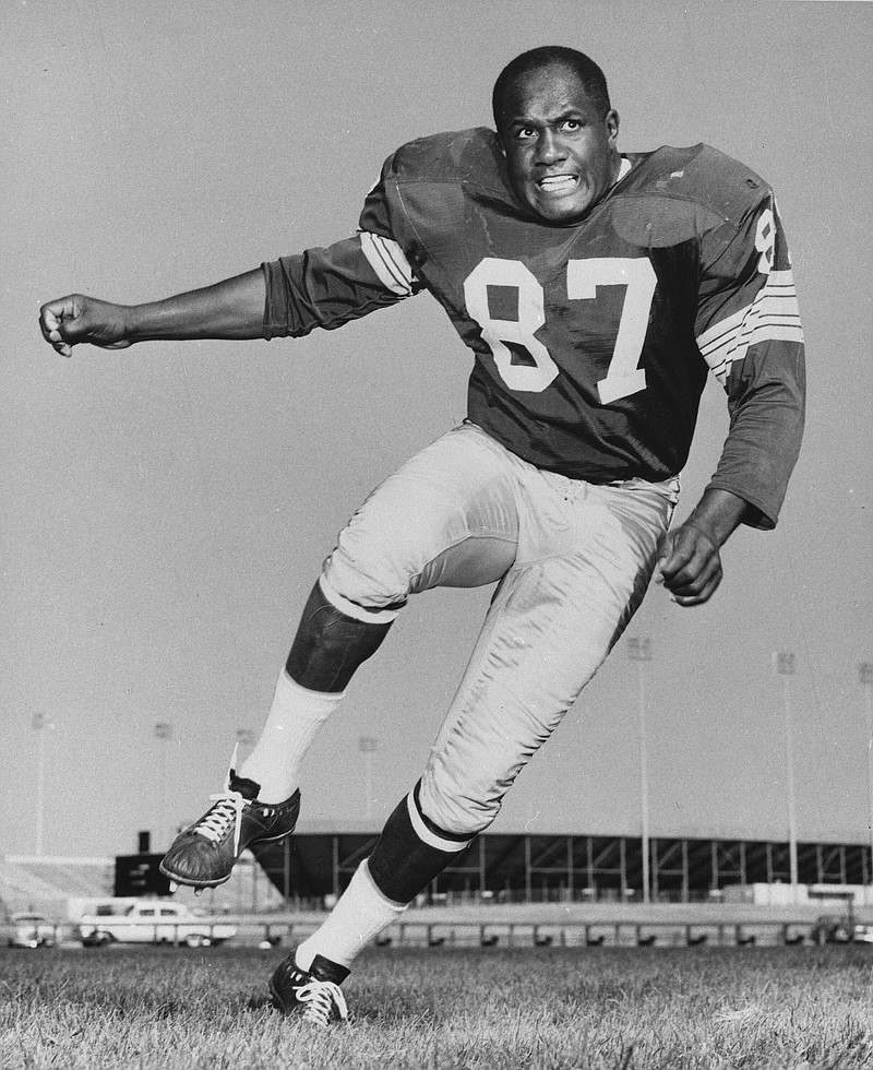 This is a 1963 file photo showing Green Bay Packers defensive end Willie Davis. Willie Davis, a Pro Football Hall of Fame defensive lineman who helped the Green Bay Packers win each of the first two Super Bowls, has died. He was 85. The Packers confirmed Davis' death to the Pro Football Hall of Fame on Wednesday, April 15, 2020. (AP Photo)