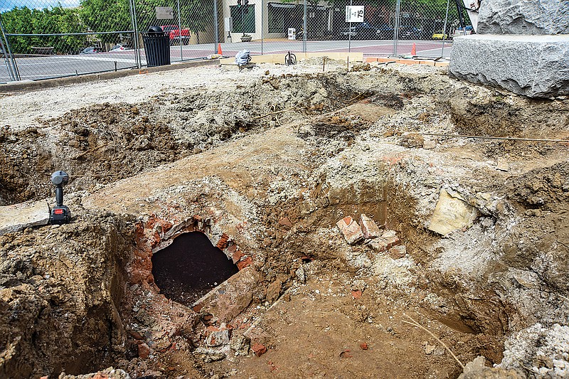 The contractor working at the Cole County Courthouse discovered an underground tunnel Wednesday while digging up dirt on the High Street side of the building. 