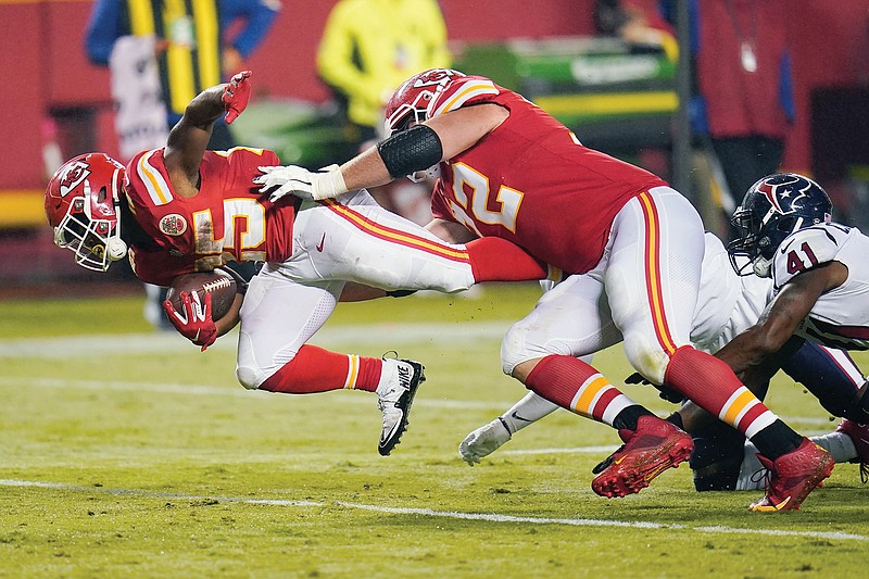 Chiefs Offense Shows Balance, Firepower In Season Opener