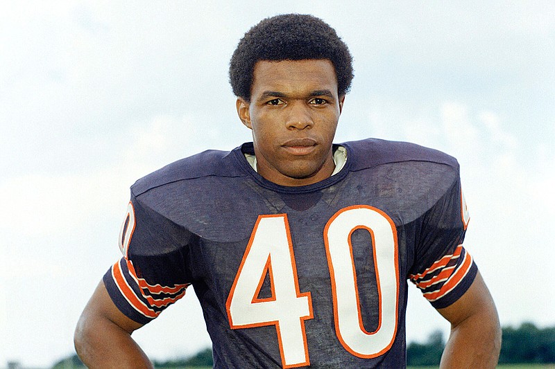 This is a 1970 file photo showing Chicago Bears football player Gale Sayers. Hall of Famer Gale Sayers, who made his mark as one of the NFL's best all-purpose running backs and was later celebrated for his enduring friendship with a Chicago Bears teammate with cancer, has died. He was 77. Nicknamed "The Kansas Comet" and considered among the best open-field runners the game has ever seen, Sayers died Wednesday, Sept. 23, 2020, according to the Pro Football Hall of Fame. (AP Photo/FIle)