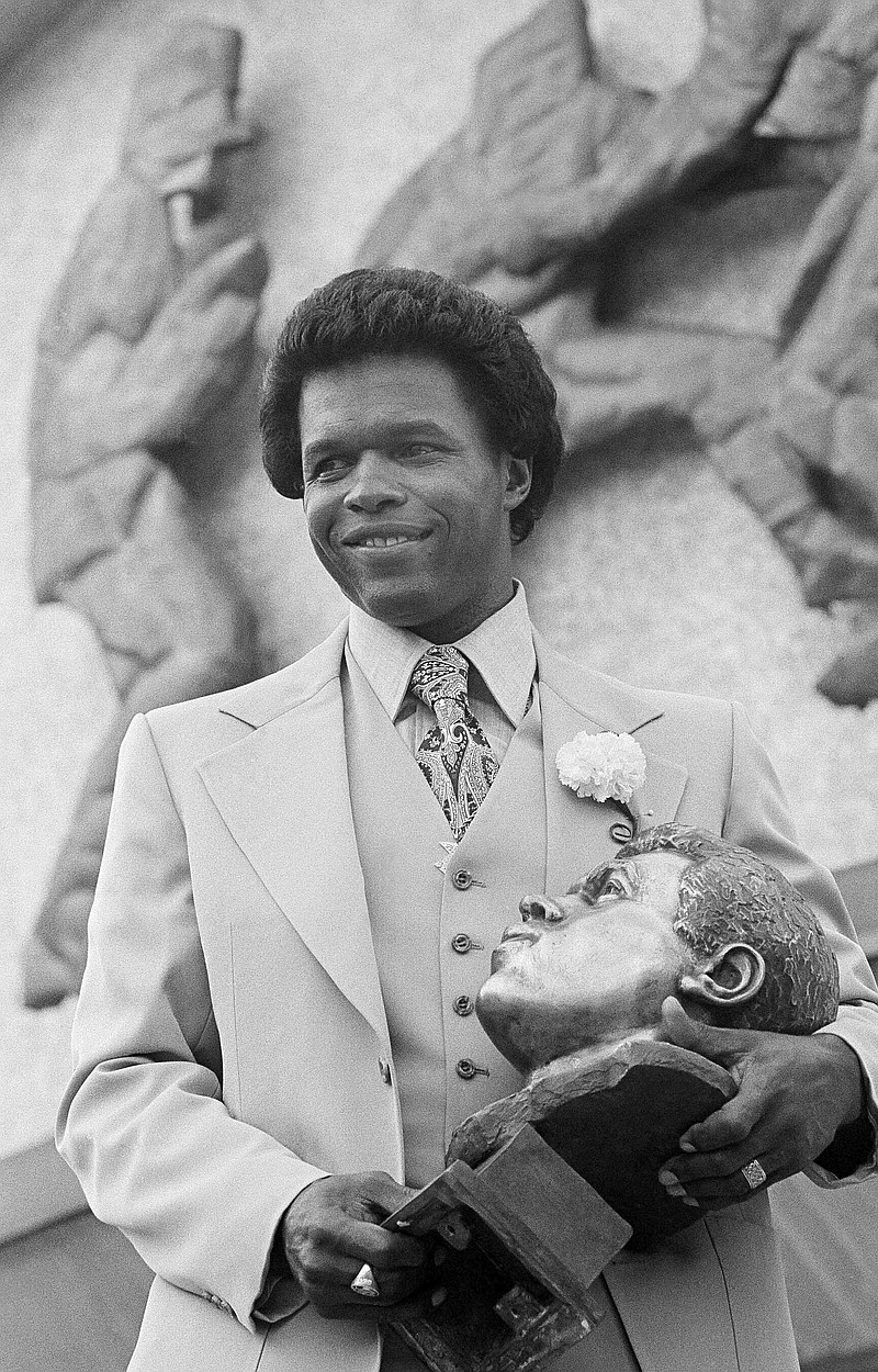 In this July 30, 1977, file photo, former Bears star Gale Sayers poses after his induction into the Pro Football Hall of Fame in Canton, Ohio. 