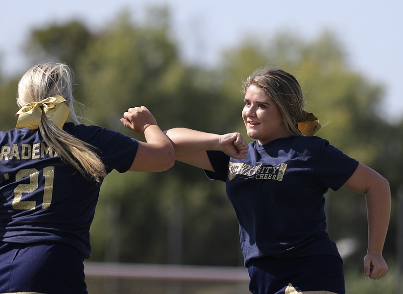 PHOTO GALLERY: Helias Catholic High School homecoming | Jefferson City ...