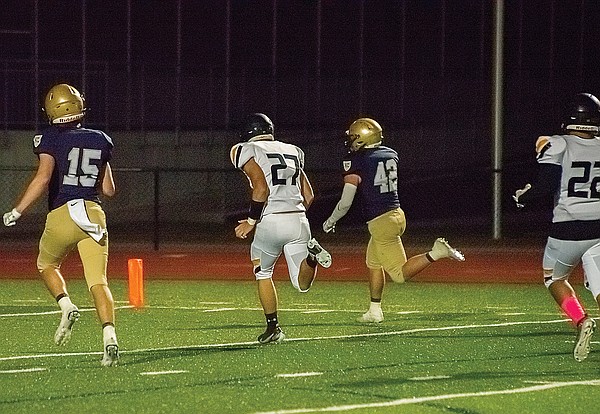 Friday Football: Helias closes out perfect CMAC schedule with win against Smith-Cotton
