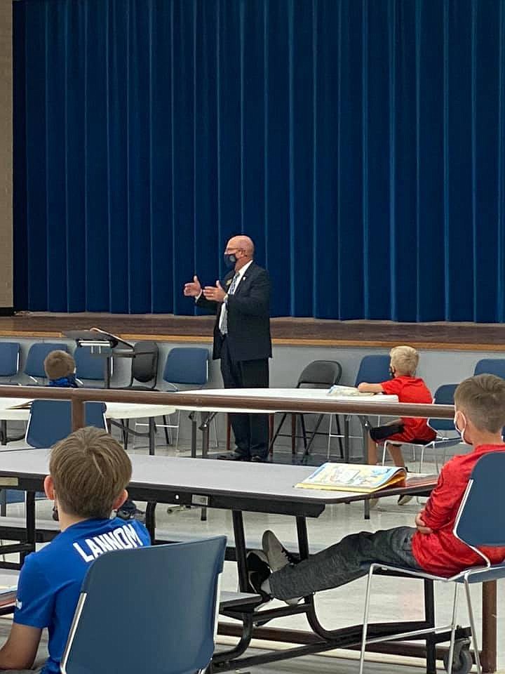 Texarkana, Texas, Mayor Bob Bruggeman speaks to students about the importance of voting Monday at Redwater Elementary. (Submitted photo)

